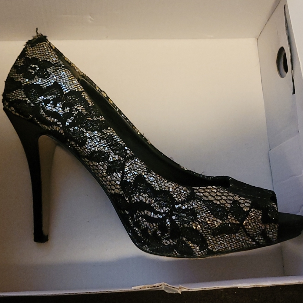 Flower detail Aldo heels